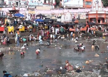 कैग रिपोर्ट ने खोली नमामि गंगे की पोल: उत्तराखंड में 21 STP बिना घर कनेक्शन, घाट श्मशान सूने, कचरा सीधा गंगा में