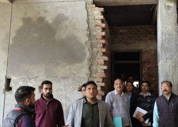 चारधाम यात्रा से पहले ट्रैफिक व्यवस्था दुरुस्त करने की तैयारी, गौचर-कर्णप्रयाग-चमोली में पार्किंग परियोजनाओं का निरीक्षण,मुख्यमंत्री पुष्कर सिंह धामी के निर्देशों पर आवास विभाग सक्रिय, सचिव डॉ आर राजेश कुमार ने मौके पर पहुंचकर परखी व्यवस्थाएं