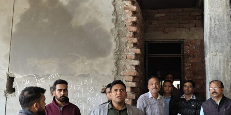 चारधाम यात्रा से पहले ट्रैफिक व्यवस्था दुरुस्त करने की तैयारी, गौचर-कर्णप्रयाग-चमोली में पार्किंग परियोजनाओं का निरीक्षण,मुख्यमंत्री पुष्कर सिंह धामी के निर्देशों पर आवास विभाग सक्रिय, सचिव डॉ आर राजेश कुमार ने मौके पर पहुंचकर परखी व्यवस्थाएं