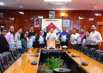 सीएम धामी ने किया सचिवालय बैडमिंटन क्लब की स्मारिका “प्रयास बेहतर कल के लिए” का विमोचन