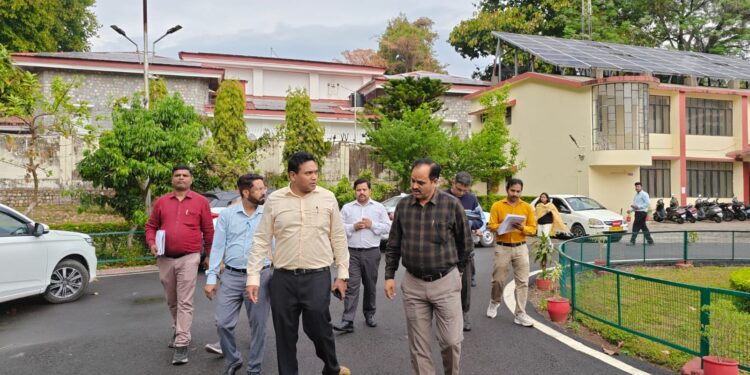 धामी सरकार की पहल, सर्किट हाउस एनेक्सी का होगा कायाकल्प,लोकसंस्कृति की झलक के साथ आधुनिक सुविधाओं से सुसज्जित होगा राज्य अतिथि गृह,आवास सचिव डॉ आर राजेश कुमार के औचक निरीक्षण में तेज हुई कायाकल्प की प्रक्रिया