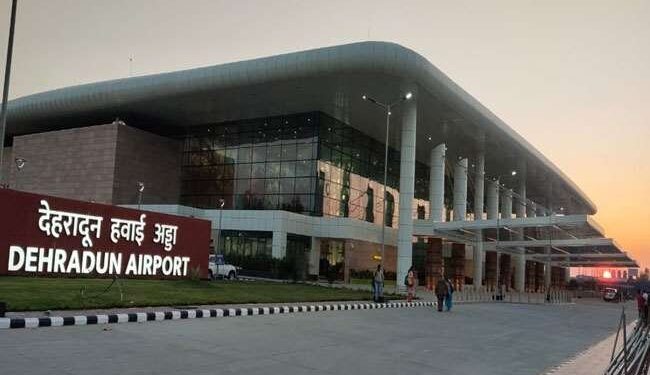 जौलीग्रांट एयरपोर्ट पर टैक्सी चालकों से ‘अवैध’ वसूली, महासंघ ने केंद्रीय मंत्री से लगाई गुहार