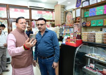 जन शिकायत की पड़ताल करने मौके पर पहुंचे सीएम, वीडियो कॉल के जरिए अधिकारियों को दिखाई स्थिति,सीएम हेल्पलाइन पर दर्ज शिकायत की पड़ताल करने खुद मौके पर पहुंचे सीएम धामी