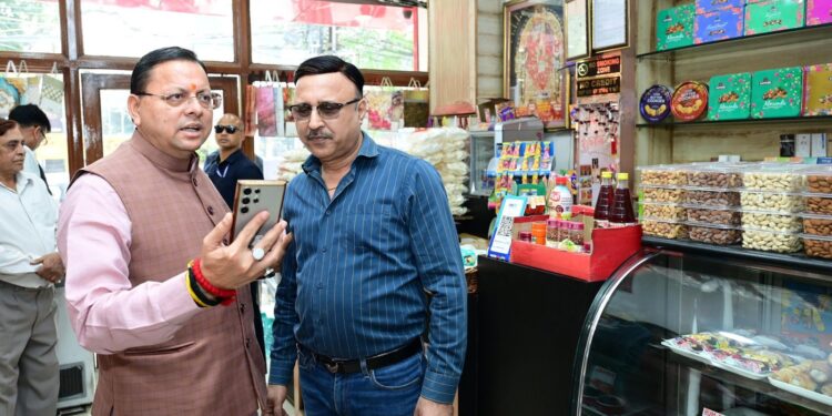 जन शिकायत की पड़ताल करने मौके पर पहुंचे सीएम, वीडियो कॉल के जरिए अधिकारियों को दिखाई स्थिति,सीएम हेल्पलाइन पर दर्ज शिकायत की पड़ताल करने खुद मौके पर पहुंचे सीएम धामी