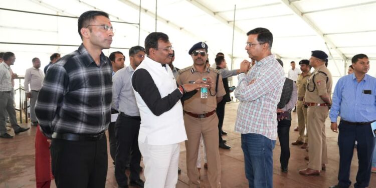 पीएम मोदी के उत्तराखंड दौरे की तैयारी तेज; मुख्य सचिव और DGP ने कार्यक्रम स्थल का किया स्थलीय निरीक्षण