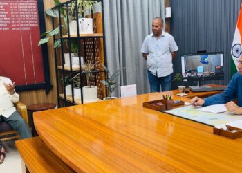 देहरादून: निजी स्कूलों की मनमानी के खिलाफ कांग्रेस का हल्लाबोल, जिलाधिकारी को सौंपा ज्ञापन