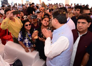 मुख्यमंत्री धामी ने ऋषिकेश से किया चारधाम यात्रा-2026 का भव्य शुभारंभ; बसों को हरी झंडी दिखाकर किया रवाना,श्रद्धालुओं से भी जाना हाल