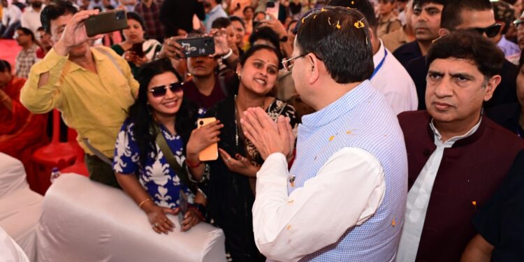 मुख्यमंत्री धामी ने ऋषिकेश से किया चारधाम यात्रा-2026 का भव्य शुभारंभ; बसों को हरी झंडी दिखाकर किया रवाना,श्रद्धालुओं से भी जाना हाल