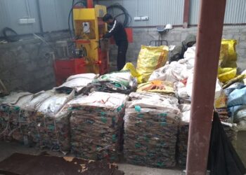केदारनाथ में एक सप्ताह में जमा किया एक हजार किलो प्लास्टिक वेस्ट,ग्रीन चारधाम यात्रा के लिए मुख्यमंत्री पुष्कर सिंह धामी की पहल रंग लाई एकत्रित कचरे को 15 श्रेणियों में बांटा गया, एकत्रित्र कचरे से होगी नगर पंचायत की कमाई
