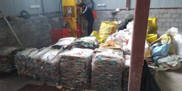 केदारनाथ में एक सप्ताह में जमा किया एक हजार किलो प्लास्टिक वेस्ट,ग्रीन चारधाम यात्रा के लिए मुख्यमंत्री पुष्कर सिंह धामी की पहल रंग लाई एकत्रित कचरे को 15 श्रेणियों में बांटा गया, एकत्रित्र कचरे से होगी नगर पंचायत की कमाई