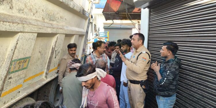 देहरादून: कांवली रोड पर भीषण सड़क हादसा, ट्रक की टक्कर से बिहार निवासी मजदूर की मौत
