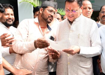 हल्द्वानी पहुंचे CM धामी: सर्किट हाउस में सुनी जनसमस्याएं, अधिकारियों को दिए त्वरित निस्तारण के निर्देश
