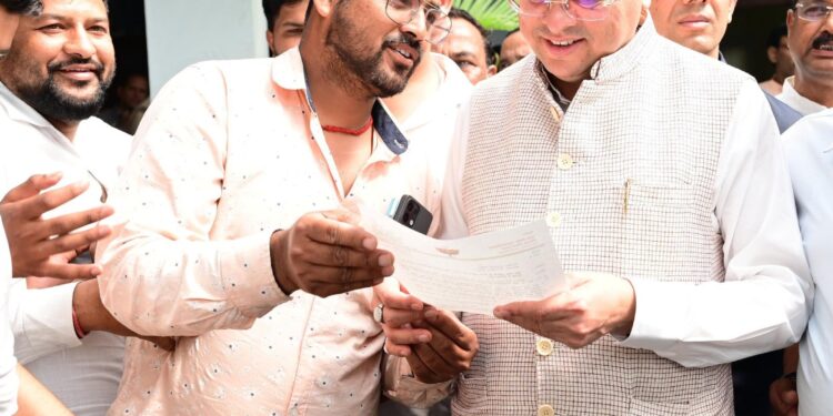 हल्द्वानी पहुंचे CM धामी: सर्किट हाउस में सुनी जनसमस्याएं, अधिकारियों को दिए त्वरित निस्तारण के निर्देश