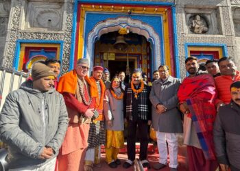 केदारनाथ धाम पहुंचे दिग्गज उद्योगपति गौतम अडानी, पत्नी संग किए बाबा के दर्शन; यात्रा व्यवस्थाओं की जमकर की तारीफ