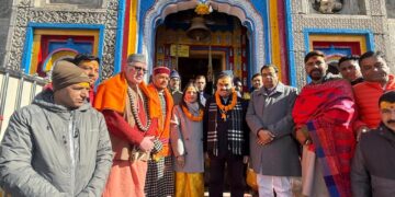 केदारनाथ धाम पहुंचे दिग्गज उद्योगपति गौतम अडानी, पत्नी संग किए बाबा के दर्शन; यात्रा व्यवस्थाओं की जमकर की तारीफ