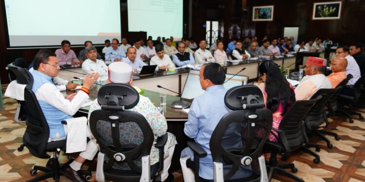 सीएम घोषणाओं के समयबद्ध क्रियान्वयन के लिए मुख्यमंत्री ने अधिकारियों को दिये निर्देश,15 जून 2026 तक सीएम घोषणाओं के लंबित शासनादेश जारी करने के निर्देश।