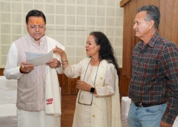 सीएम आवास में उमड़ा जनसैलाब,मुख्यमंत्री ने सुनीं जनसमस्याएं, अधिकारियों को दिया ‘त्वरित समाधान’ का मंत्र
