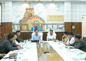 गढ़वाल आयुक्त ने रुद्रप्रयाग में की केदारनाथ यात्रा की समीक्षा; बोले- ‘स्वच्छता और सुरक्षा सर्वोच्च प्राथमिकता’