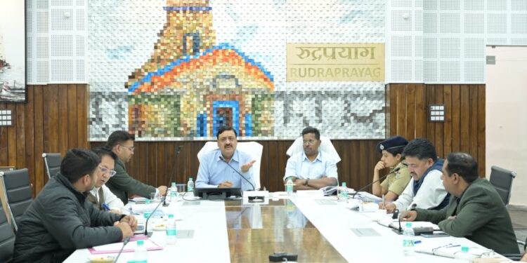 गढ़वाल आयुक्त ने रुद्रप्रयाग में की केदारनाथ यात्रा की समीक्षा; बोले- ‘स्वच्छता और सुरक्षा सर्वोच्च प्राथमिकता’