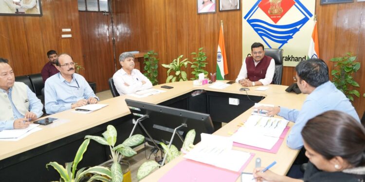 मुख्य सचिव का निर्देश: देहरादून में जून तक पूरा करें अंडरग्राउंड केबलिंग और सड़कों की मरम्मत का कार्य