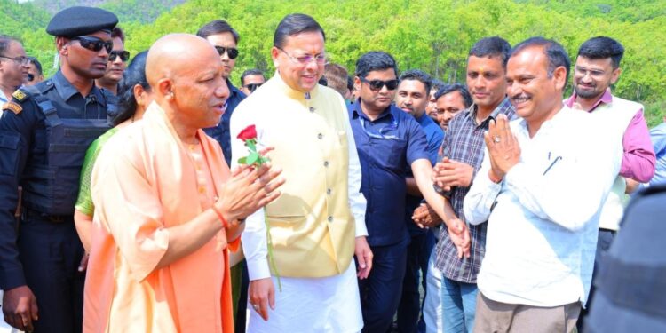 अपने पैतृक गांव पंचूर पहुंचे सीएम योगी आदित्यनाथ, प्राण प्रतिष्ठा समारोह में होंगे शामिल