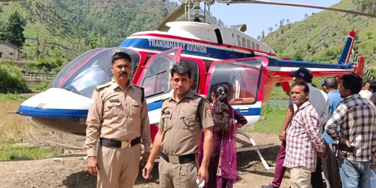 केदारनाथ से देहरादून जा रहे हेलीकॉप्टर की टिहरी में इमरजेंसी लैंडिंग, सभी यात्री सुरक्षित