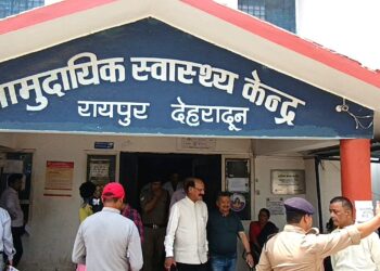 स्वास्थ्य मंत्री सुबोध उनियाल का सीएचसी रायपुर पर औचक निरीक्षण, व्यवस्थाओं को परखा,डॉक्टर मिले मुस्तैद, मरीजों को बेहतर उपचार व साफ-सफाई पर दिया जोर
