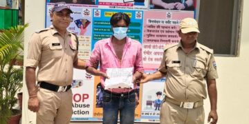 देहरादून में ‘ऑपरेशन प्रहार’: 720 नशीले कैप्सूल के साथ तस्कर गिरफ्तार, छात्रों को निशाना बनाने की थी फिराक