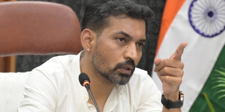 फाइलों में नहीं, धरातल पर दिखें गंगा संरक्षण और अर्धकुंभ 2027 के कार्य, लापरवाही पर जिलाधिकारी सख्त