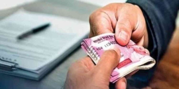 विजिलेंस टीम की बड़ी कार्रवाई: देहरादून नगर निगम का सफाई नायक 3,000 रुपये रिश्वत लेते रंगे हाथों गिरफ्तार