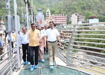 मुख्य सचिव उत्तराखंड द्वारा टिहरी गढ़वाल में बजरंग सेतु एवं हिलान्स हिमालयन भोजनालय का निरीक्षण