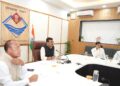 नीट और UKSSSC पुनर्परीक्षा को लेकर मुख्य सचिव सख्त; निष्पक्ष परीक्षा, परीक्षार्थियों को मुफ्त बस सेवा और योग दिवस की तैयारियों के दिए निर्देश
