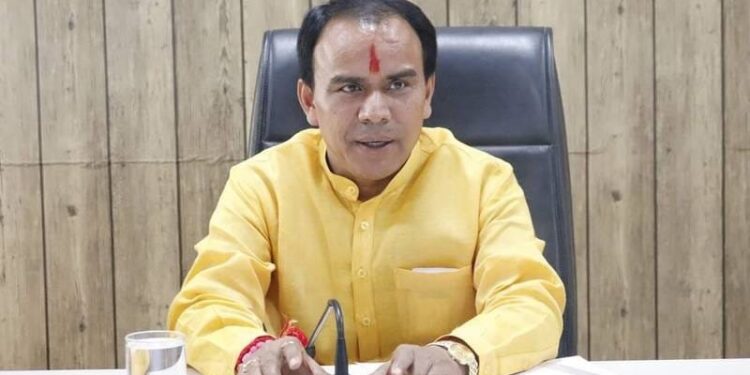 सेवारत शिक्षकों के टीईटी अनिवार्यता का शीघ्र होगा समाधानः डाॅ. धन सिंह रावत कहा, विभागीय अधिकारी शिक्षक संगठनों से वार्ता कर तैयार करें सुसंगत प्रस्ताव