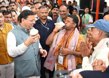 टनकपुर से कैलाश मानसरोवर यात्रा के प्रथम दल को मुख्यमंत्री  पुष्कर सिंह धामी ने हरी झंडी दिखाकर किया रवाना