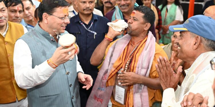 टनकपुर से कैलाश मानसरोवर यात्रा के प्रथम दल को मुख्यमंत्री पुष्कर सिंह धामी ने हरी झंडी दिखाकर किया रवाना