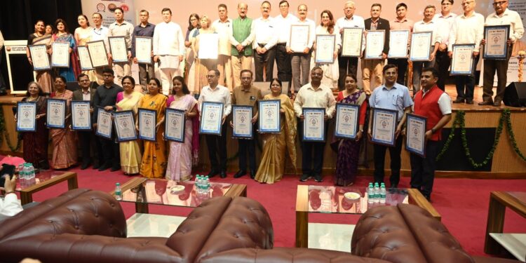 डॉक्टर्स डे के अवसर पर प्रदेश के 37 प्रतिष्ठित डॉक्टरों को किया गया सम्मानित,राज्य में बनाया जायेगा विशेषज्ञ चिकित्सकों का पृथक कॉडर-स्वास्थ्य मंत्री