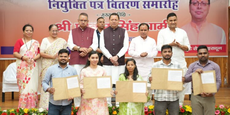 मुख्यमंत्री ने पीसीएस मुख्य परीक्षा-2024 के 182 तथा कृषि एवं कृषक कल्याण विभाग के 5 अभ्यर्थियों सहित 187 युवाओं को नियुक्ति पत्र प्रदान किए