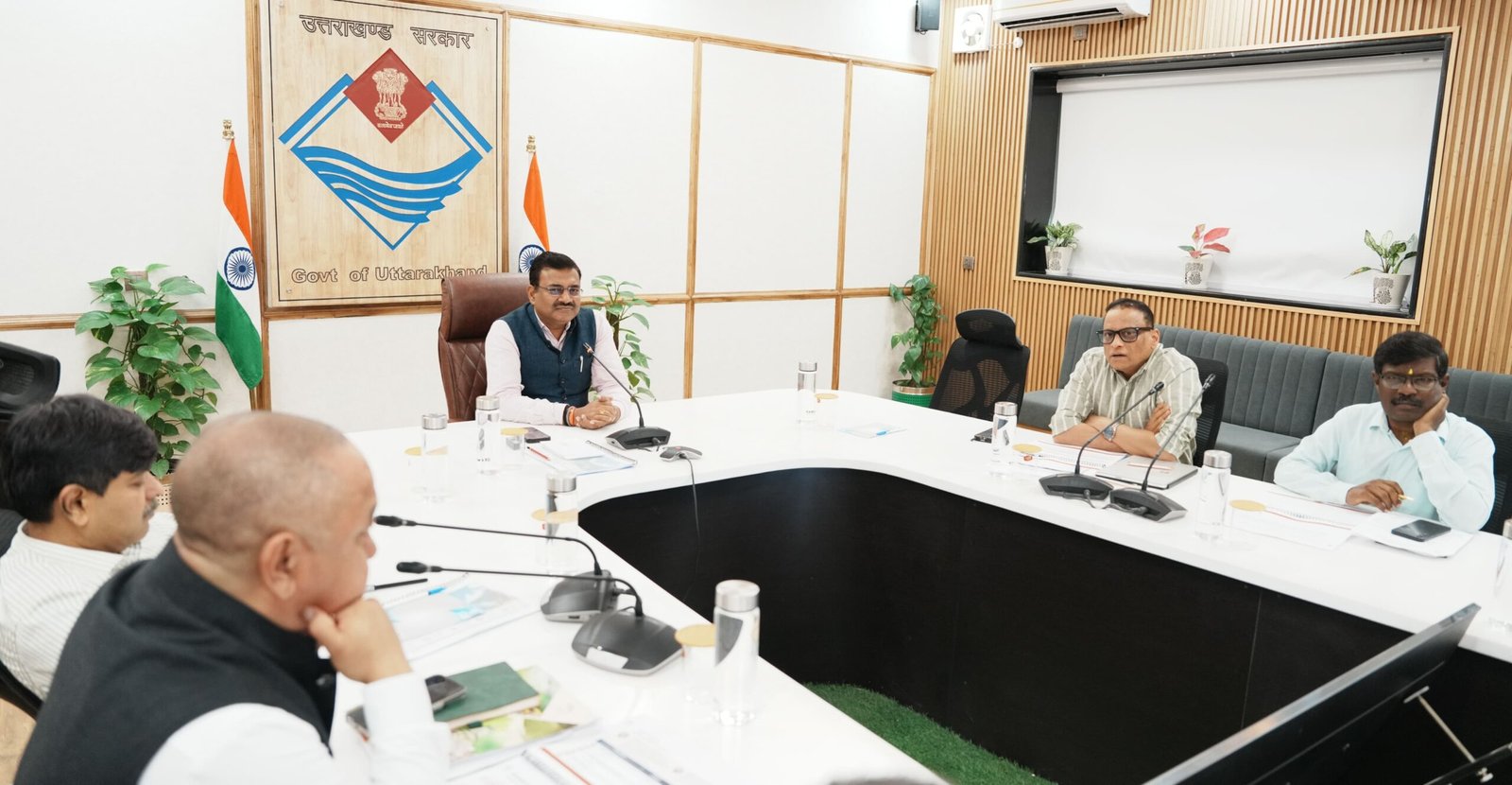टिहरी लेक ग्लोबल डेस्टिनेशन को लेकर हुई हाई पॉवर कमेटी की बैठक,प्रोजेक्ट में ग्रीन एनर्जी को अधिकतम प्रयोग किया जाए: मुख्य सचिव