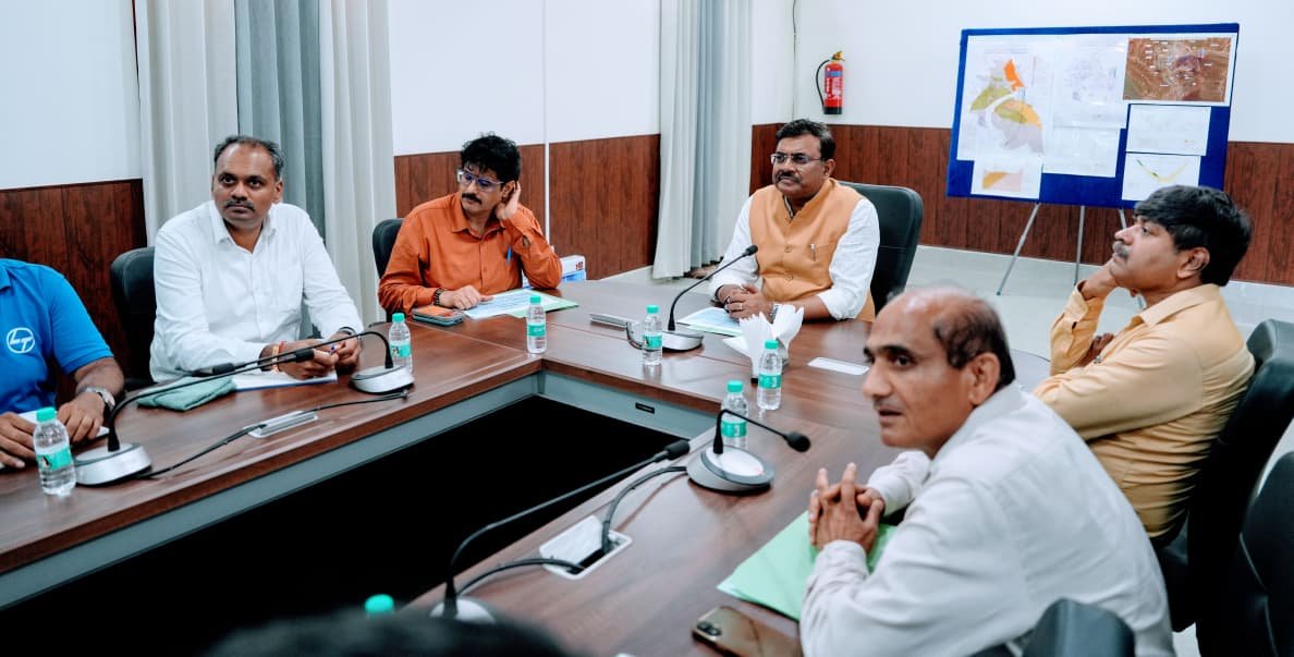 मुख्य सचिव ने किया लखवाड़ बहुउद्देशीय परियोजना का स्थलीय निरीक्षण,बैठक के दौरान मुख्य सचिव ने जल विद्युत निगम और एलएंडटी को वर्ष 2031 तक कार्य पूर्ण किए जाने के निर्देश दिए