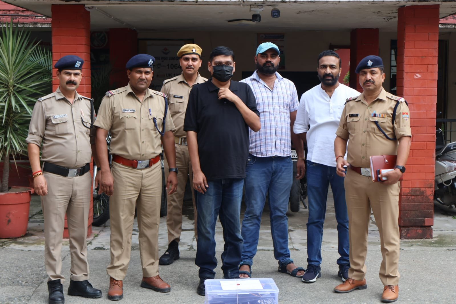 देहरादून: खुद को IPS, रॉ एजेंट और आर्मी अफसर बताने वाला महाठग गिरफ्तार, रसूख दिखाकर ऐंठ चुका था लाखों रुपये