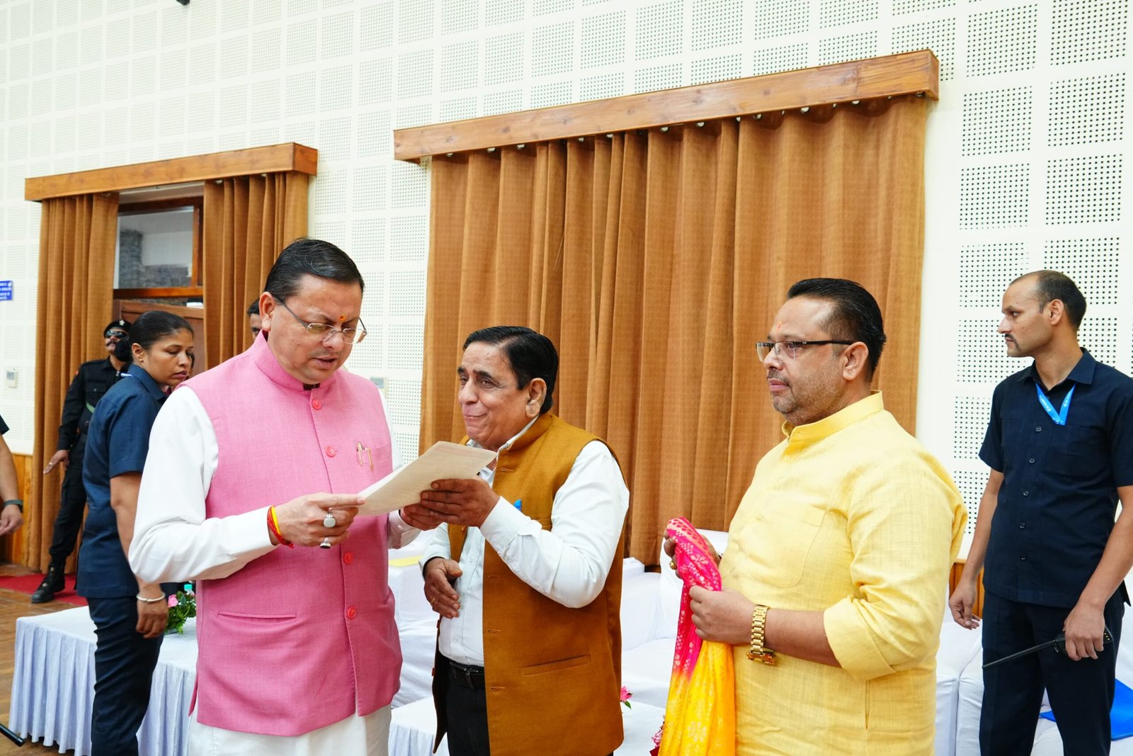 मुख्यमंत्री ने मुख्यमंत्री कैंप कार्यालय में सुनीं जन समस्याएं,जन समस्याओं का प्राथमिकता के आधार पर शीघ्र समाधान सुनिश्चित करने के दिए निर्देश