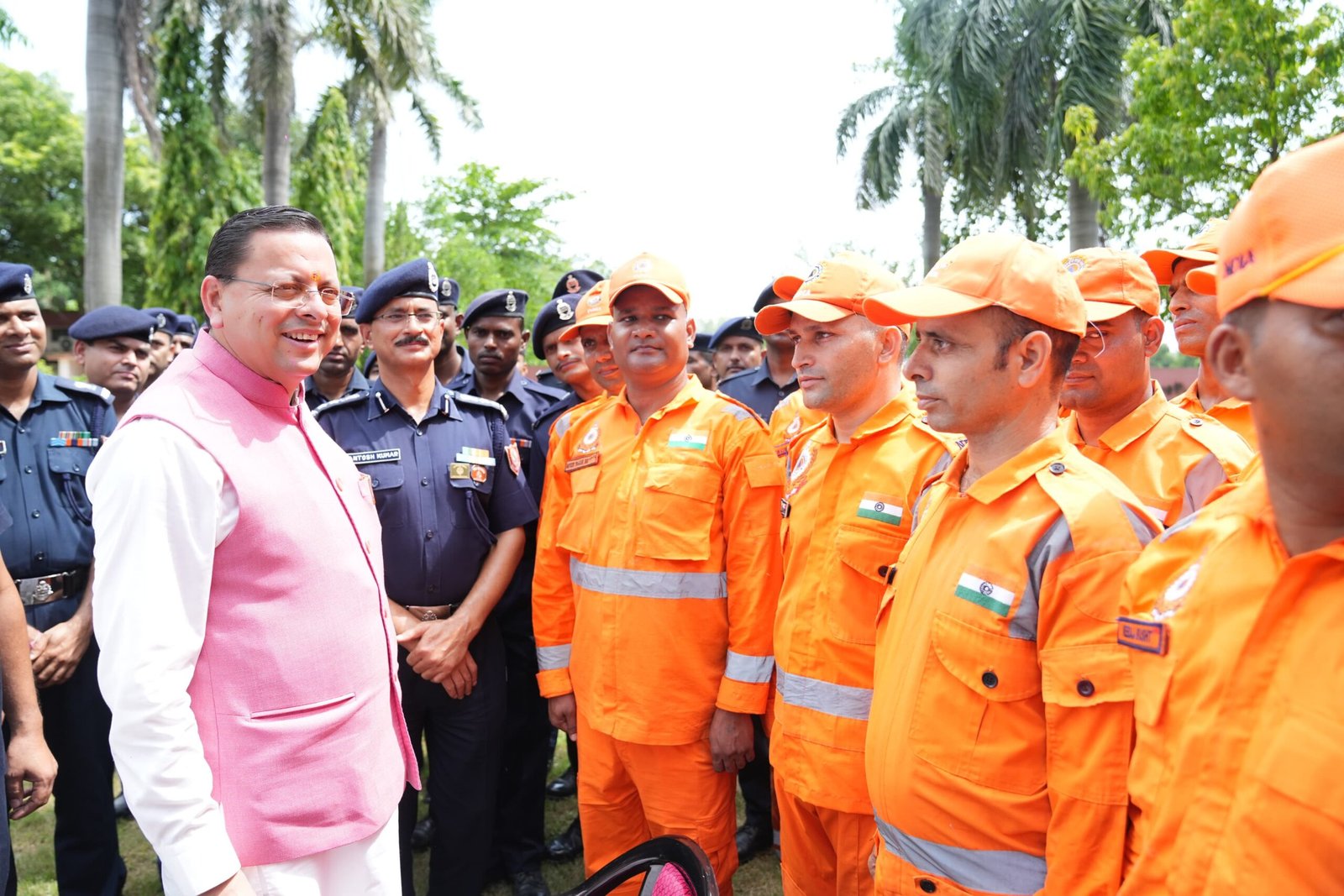 मुख्यमंत्री पुष्कर सिंह धामी ने एनडीआरएफ बटालियन गदरपुर का किया भ्रमण, जवानों से संवाद कर आपदा प्रबंधन व्यवस्थाओं की ली जानकारी