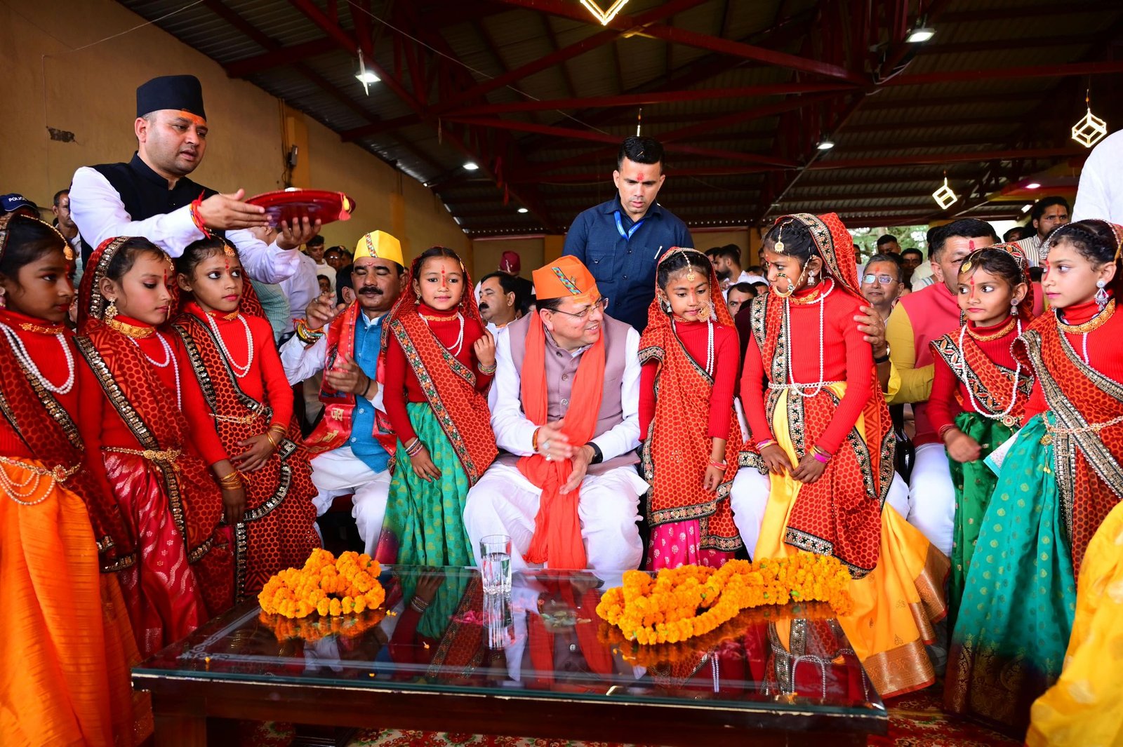 देवीधुरा में फलों-फूलों से बरसी बग्वाल, ऐतिहासिक पाषाण युद्ध के साक्षी बने लाखों श्रद्धालु