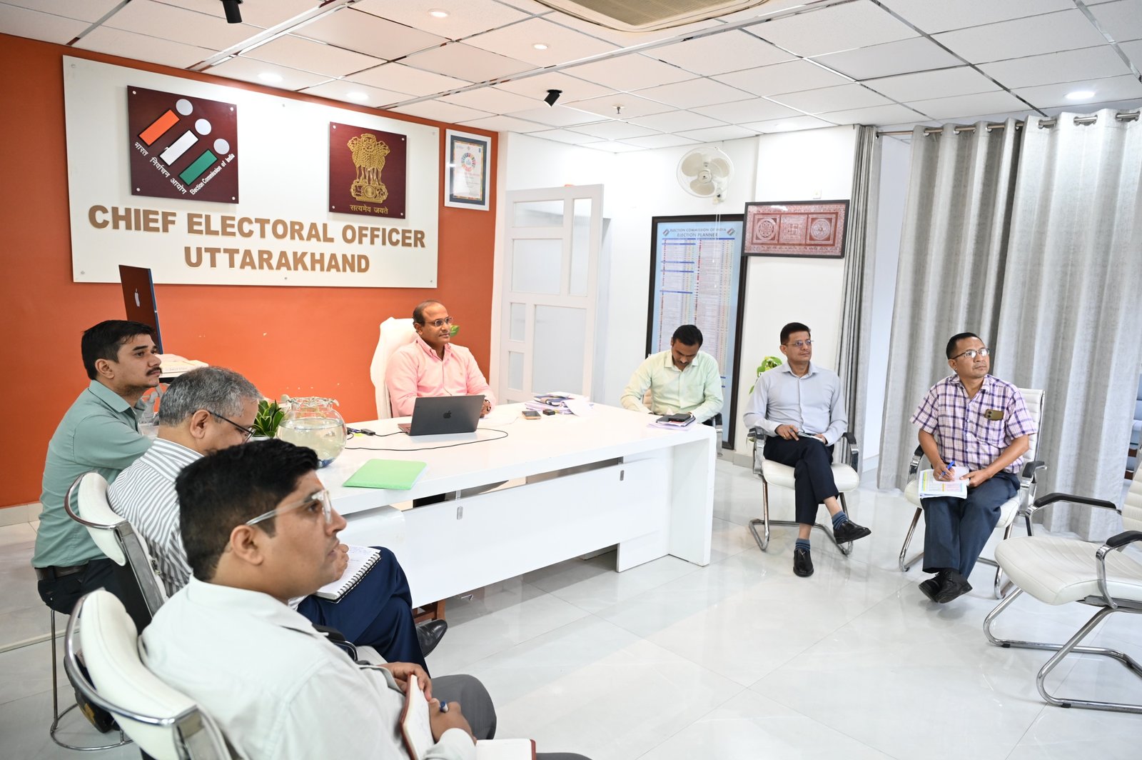 अगले 15 दिन दोनों मंडलायुक्त करेंगे फील्ड विजिट, जनपदों में करेंगे कैंप, मुख्य निर्वाचन अधिकारी ने जिलाधिकारियों के साथ बैठक कर SIR पर की समीक्षा