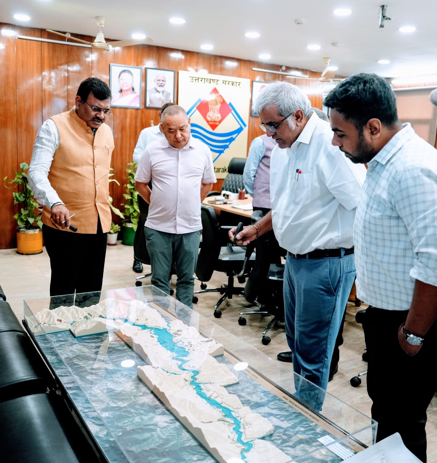 टिहरी झील को ग्लोबल डेस्टिनेषन के रूप में विकसित करने को लेकर मुख्य सचिव ने ली बैठक,टिहरी लेक एरिया का मास्टर प्लान और जोनल प्लान तैयार करने के दिए निर्देश