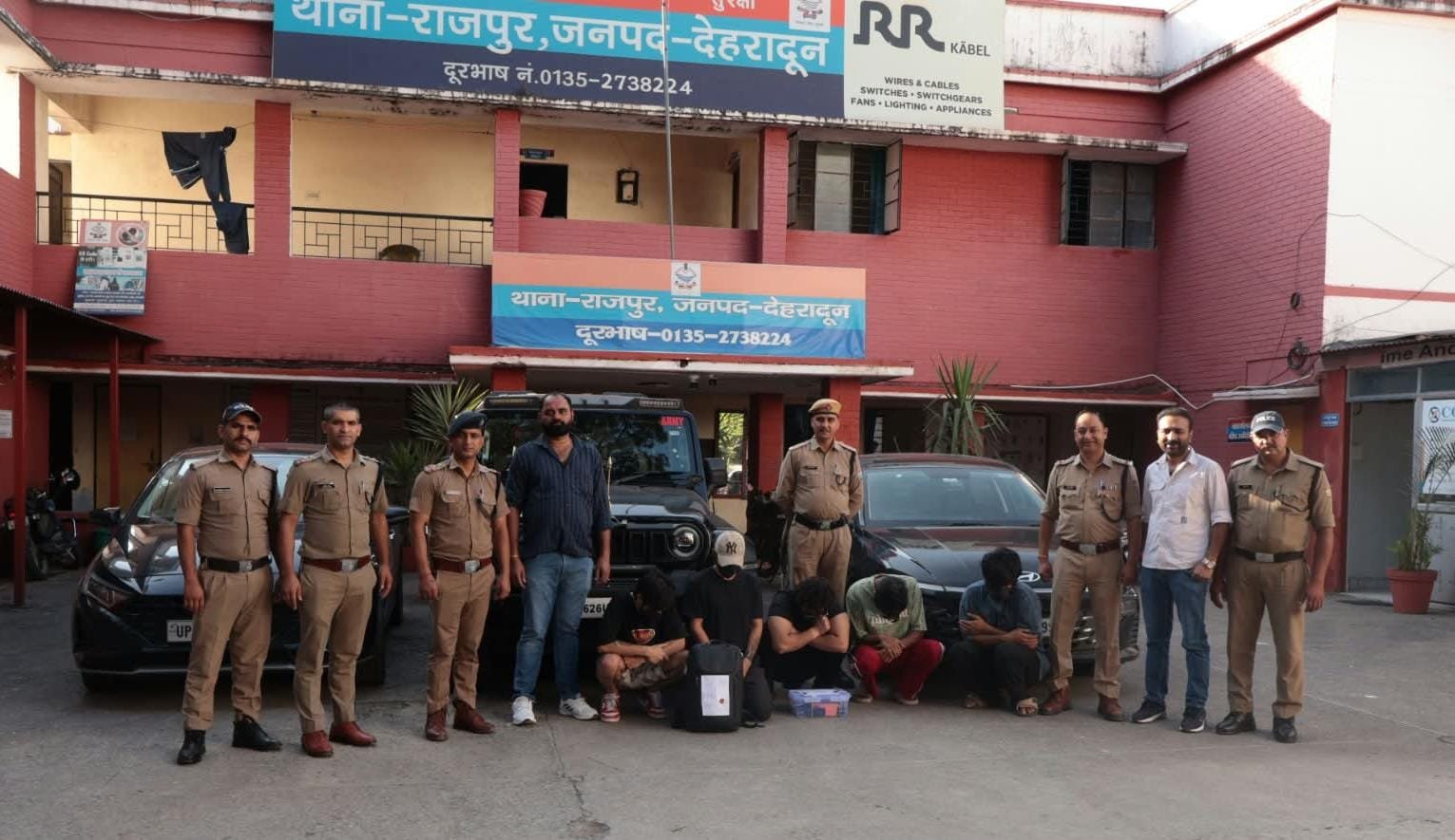 देहरादून में विदेशी नागरिकों से ठगी करने वाले फर्जी कॉल सेंटर का भंडाफोड़, 5 गिरफ्तार