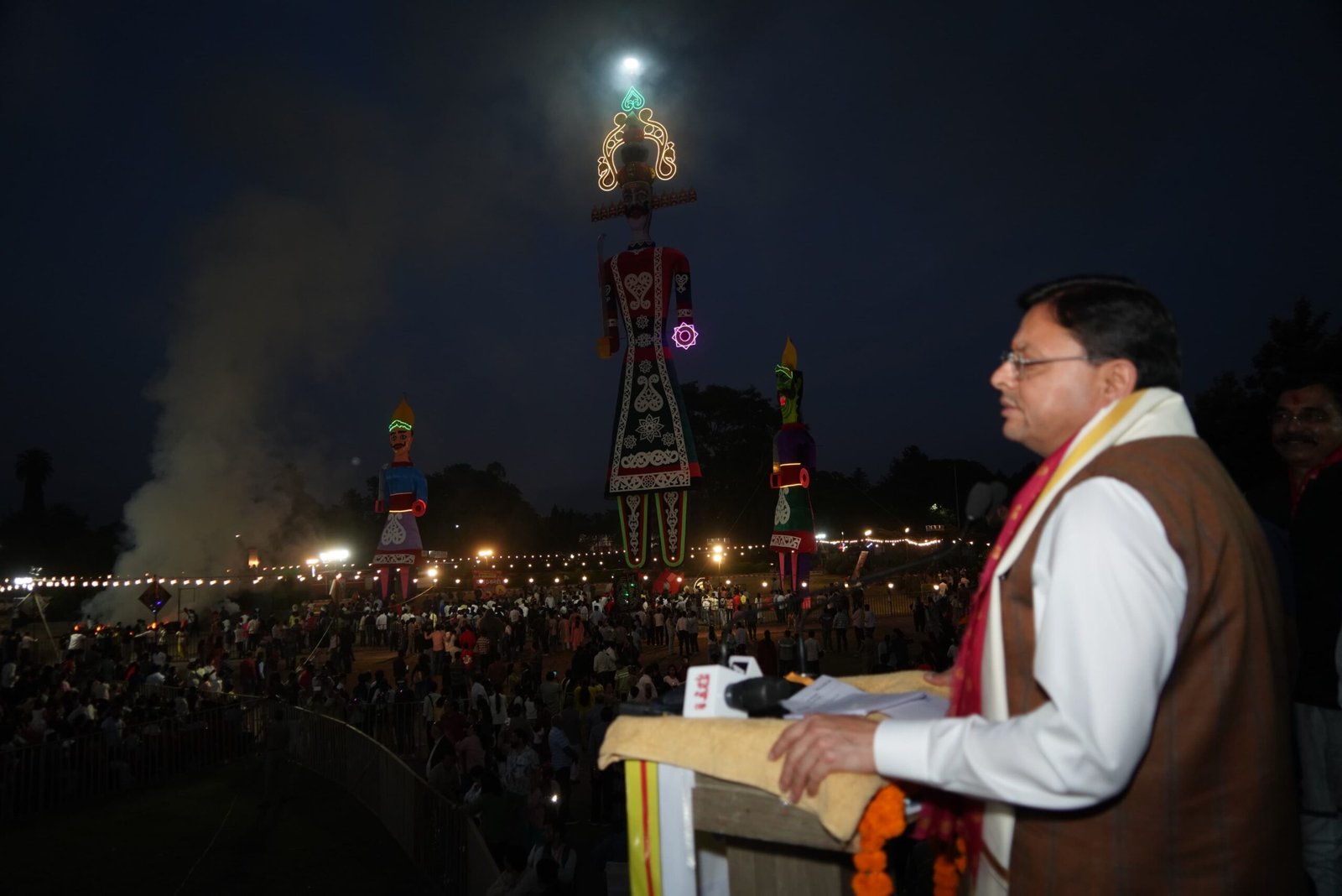 मुख्यमंत्री पुष्कर सिंह धामी बन्नू बिरादरी द्वारा परेड ग्राउंड, देहरादून में आयोजित दशहरा महोत्सव में हुए शामिल